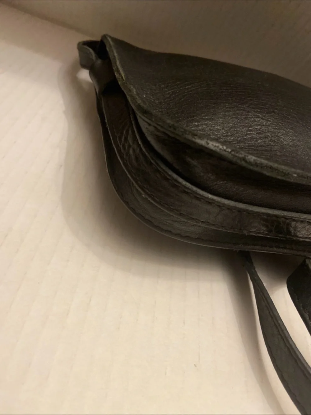 MADEWELL The Simple Crossbody Bag in True Black. - Picture 9 of 14